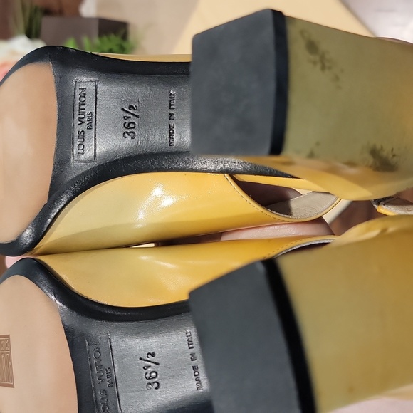Authentic Louis Vuitton shoes - Picture 7 of 10